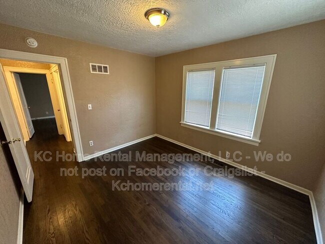 Building Photo - 6838 The Paseo