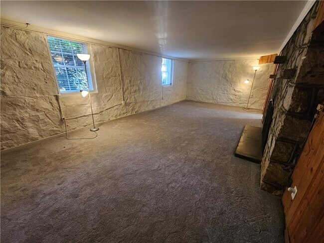 Building Photo - 65 Clarendon Ave