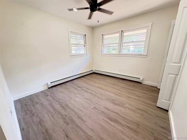 Building Photo - 27 Floral Dr