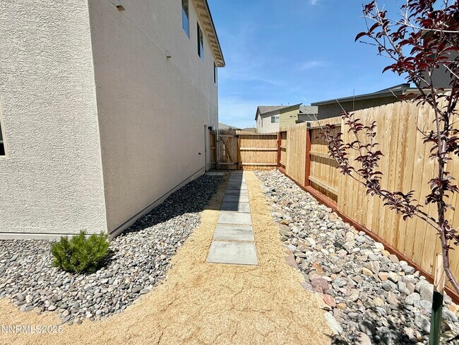 Building Photo - 556 Vaquero Ct