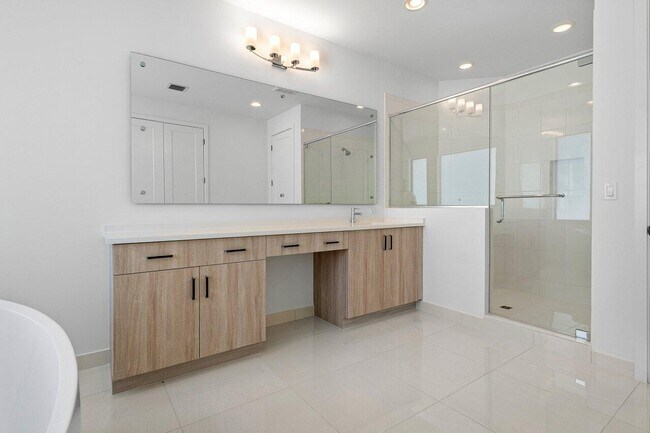 Building Photo - 8311 Essex Country Clb Dr