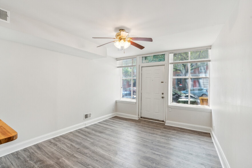 Primary Photo - 822 W Lombard St