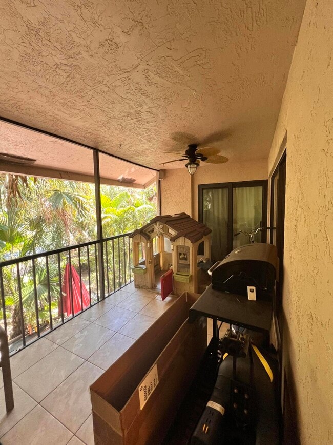 Building Photo - 5650 Coach House Cir