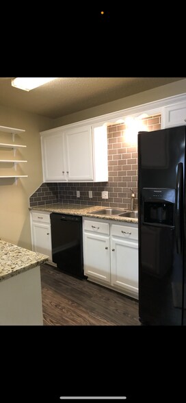 Building Photo - 1305 Bagby Ave