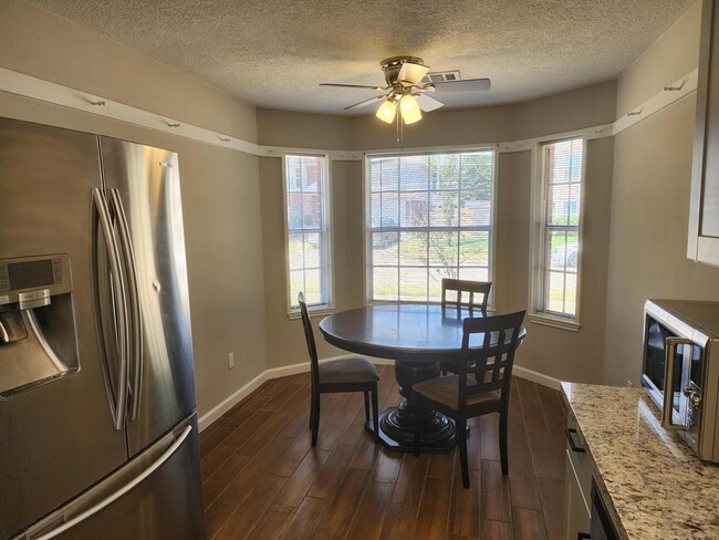 Building Photo - 8307 Holmwood Dr