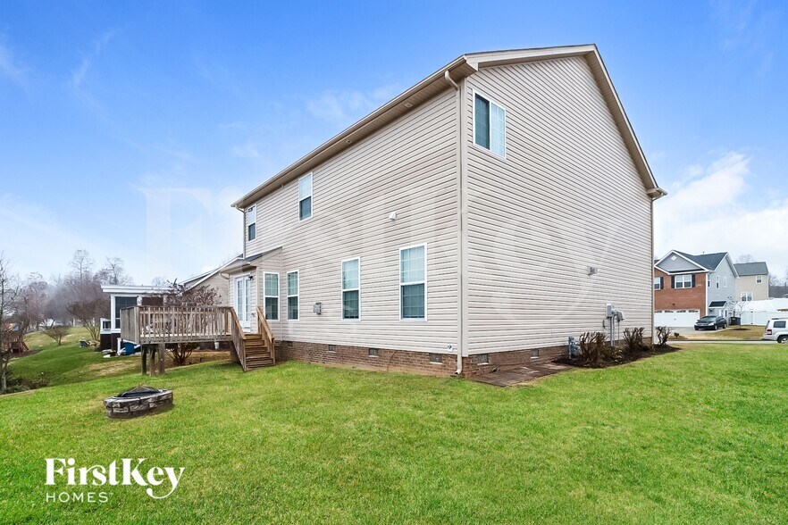 Building Photo - 2184 McLaughlin Dr
