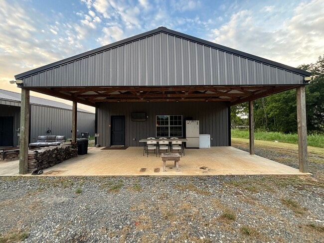 Primary Photo - 5900 Winnsboro Road
