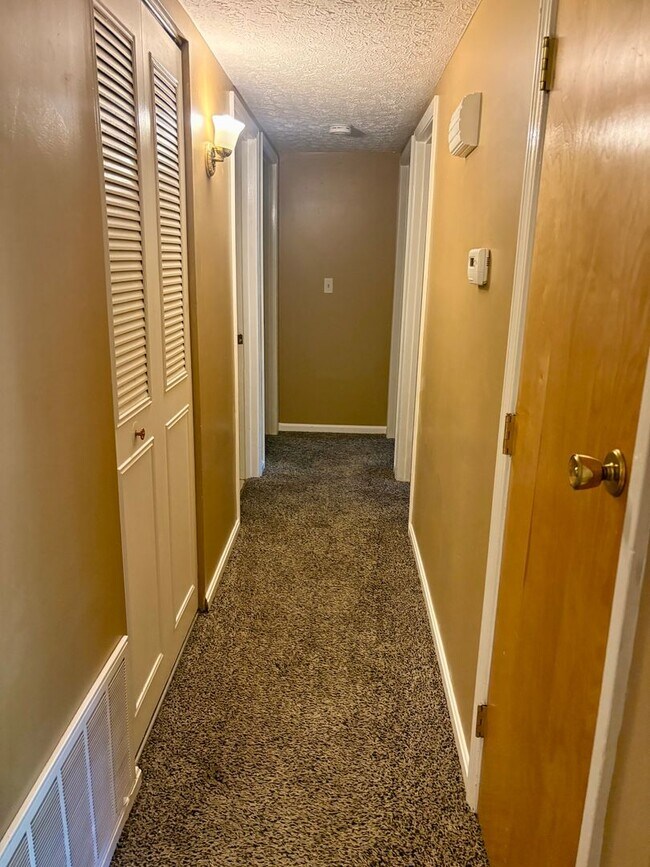 Building Photo - 3 bedroom home for rent