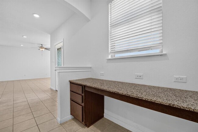 Building Photo - 221 Sand Lily Ln