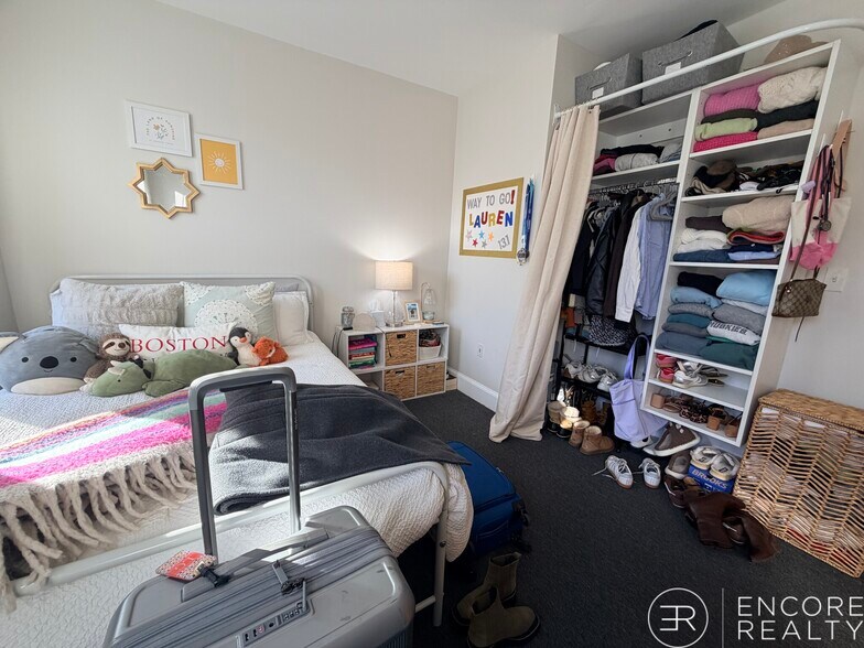 Building Photo - 16 Aberdeen St