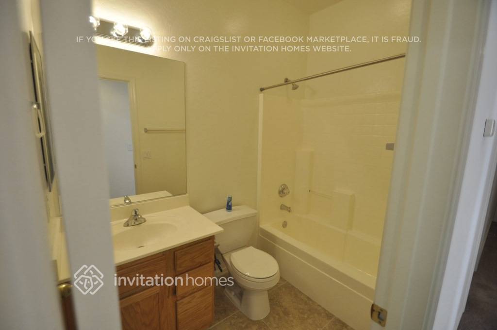 Building Photo - 10541 W Almeria Rd