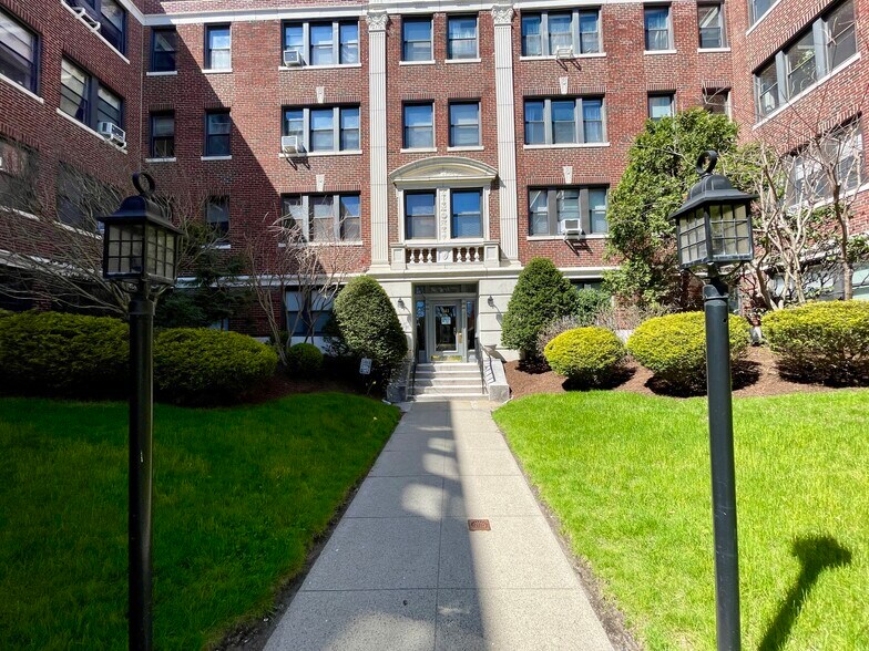 Building Photo - 141 Englewood Ave