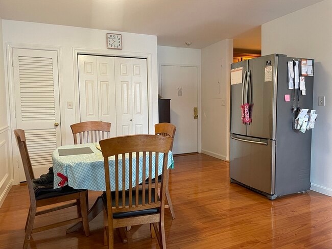 Building Photo - 10 Weston Ave