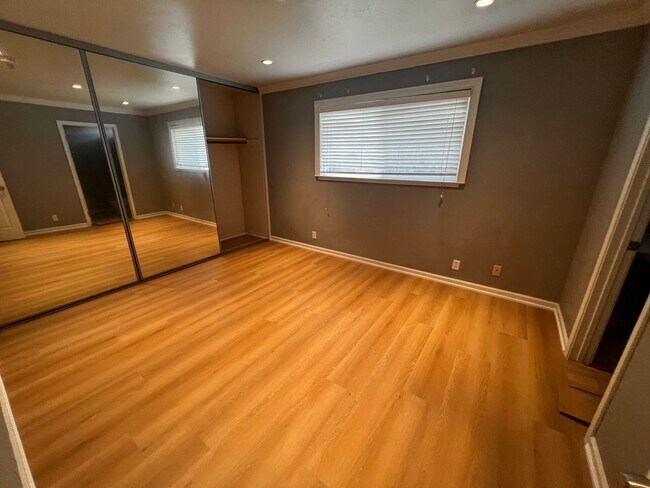 Building Photo - Great one story home close to TAFB