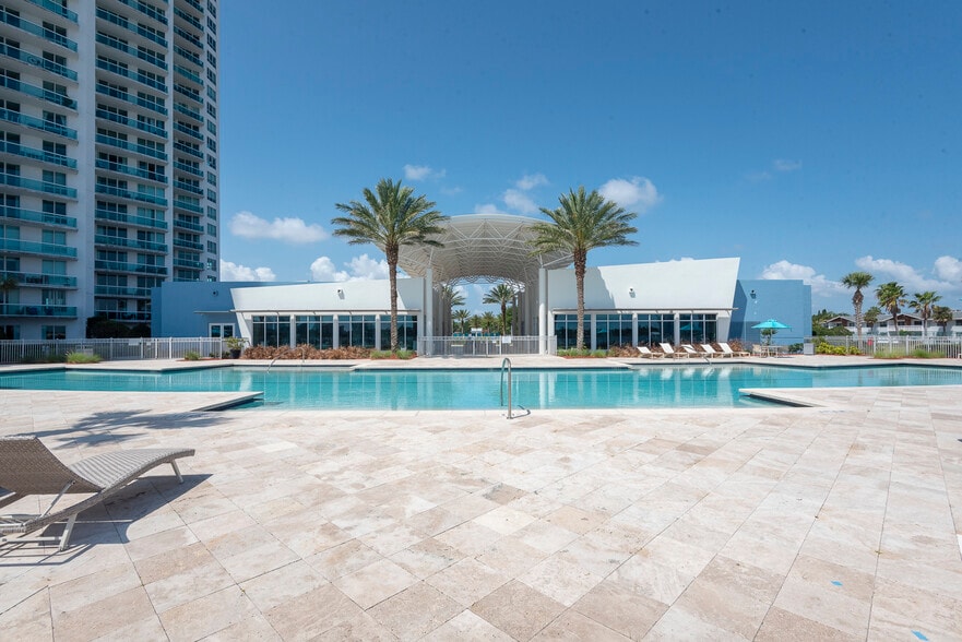 Building Photo - 231 Riverside Dr