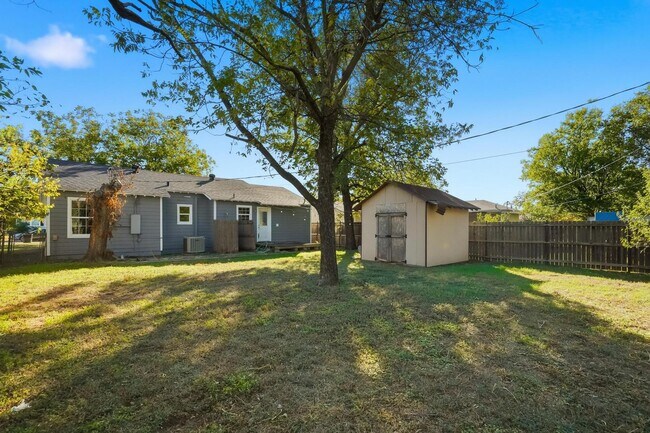 Building Photo - 2618 S 22nd St