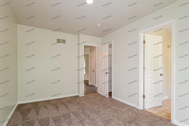 Building Photo - 448 Maple Ln