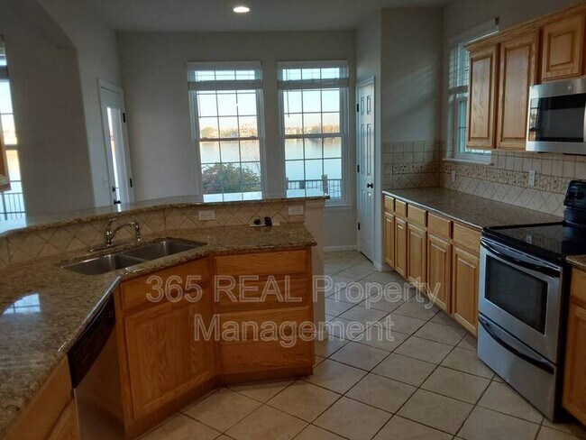 Building Photo - 1561 Pelican Lakes Point