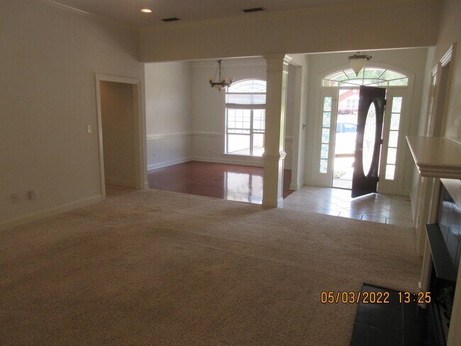Building Photo - 8889 Augusta Ct