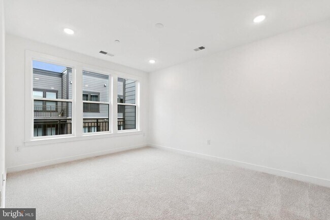 Building Photo - 21731 Dovekie Ter