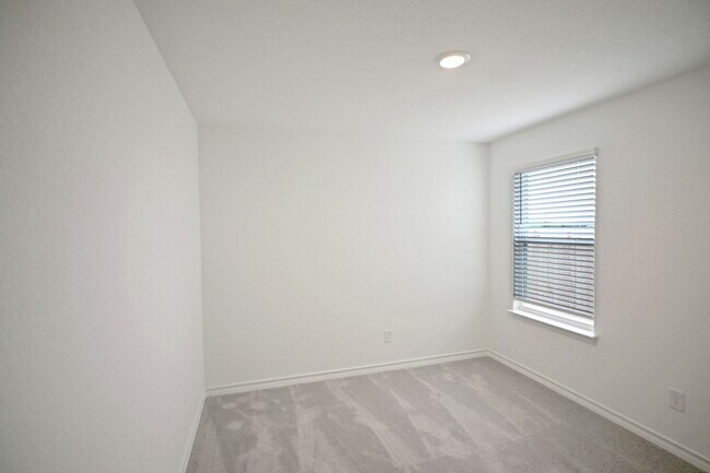Building Photo - 946 Bluegrass Pt