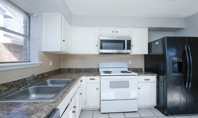 Building Photo - 14239 Montaigne Dr