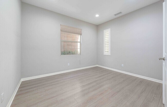 Building Photo - Expansive Portola Springs 4 Bedroom Home