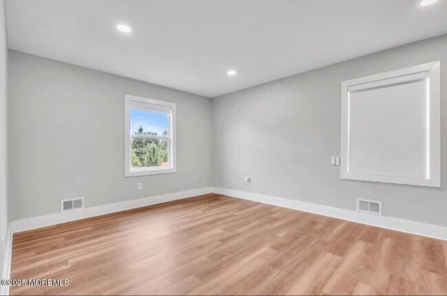 Building Photo - 2300 Oak Knoll Dr