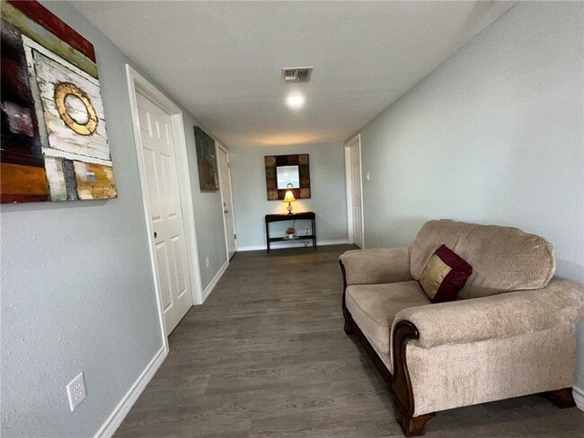 Building Photo - 201 Volpe Cir