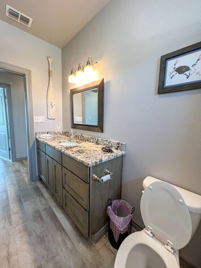 Building Photo - 4037 Summit Dr