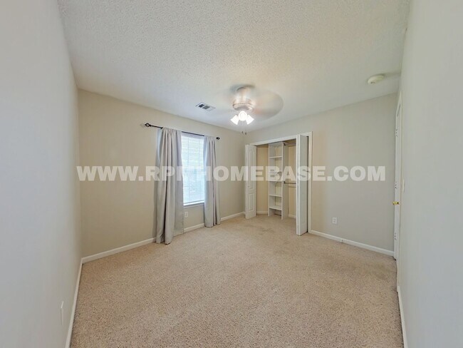 Building Photo - Charming Home with 2-Car Garage and Conven...