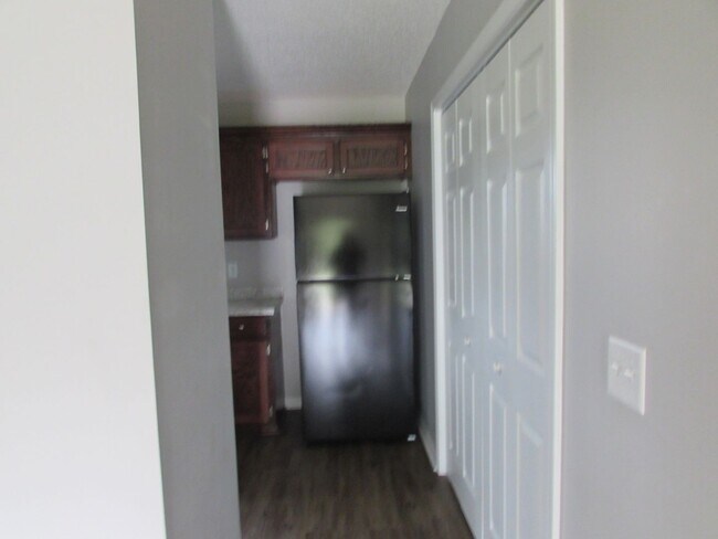Building Photo - 1000A Mayfield Dr