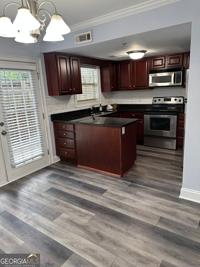 Building Photo - 35 Villa Ct SE