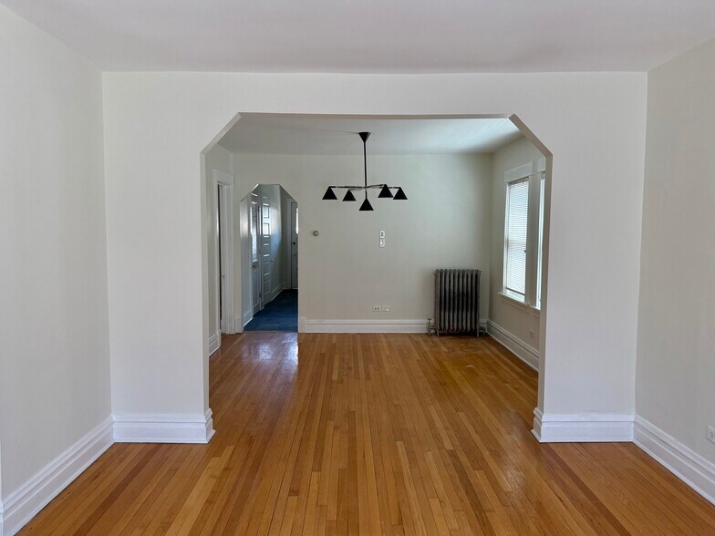 Dining - 206 N Marion St