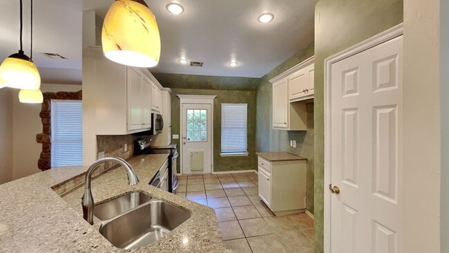 Building Photo - 3 Bedroom in Edmond