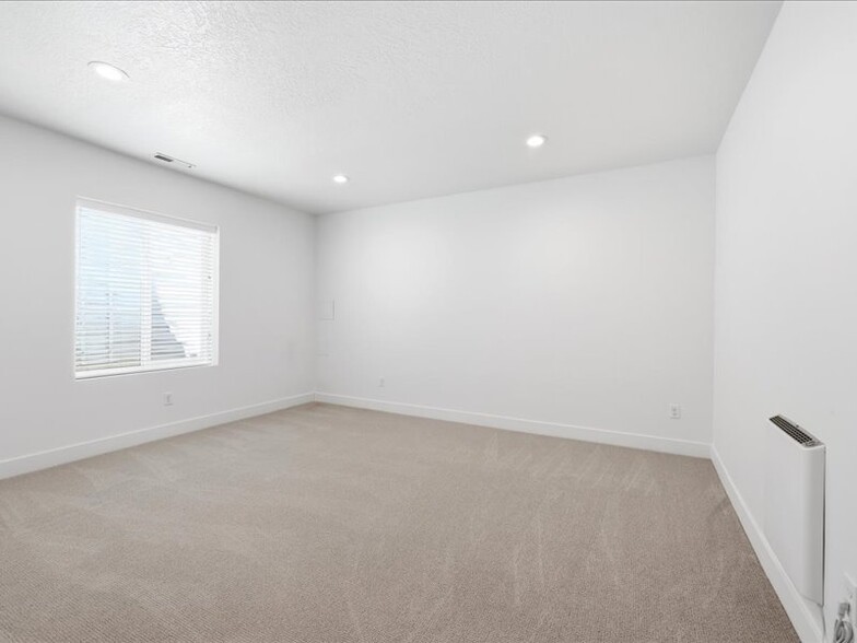 Building Photo - 1681 S 1110 E