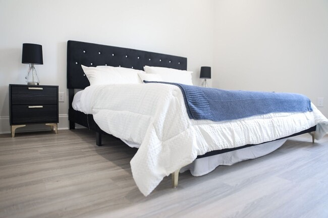 Building Photo - Brand New Single Story Furnished Townhome!