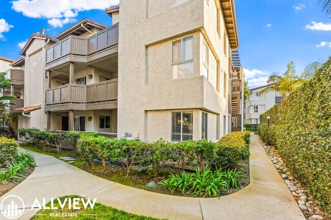 Building Photo - Beautifully Updated 2 Bed/2 Bath in Guard-Gated Ritz Pointe Community!