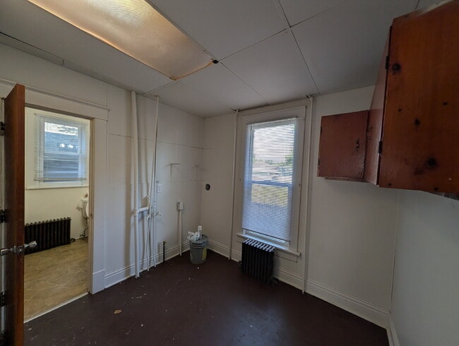 Building Photo - 202 E Barker Ave