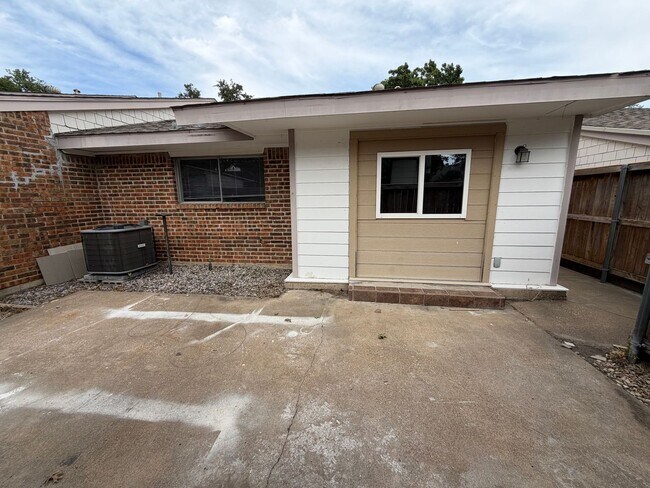 Building Photo - 13610 Brookgreen Dr