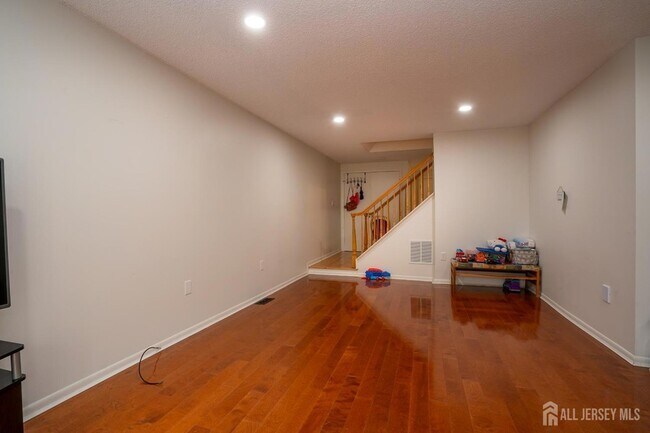 Building Photo - 16 Thoreau Dr