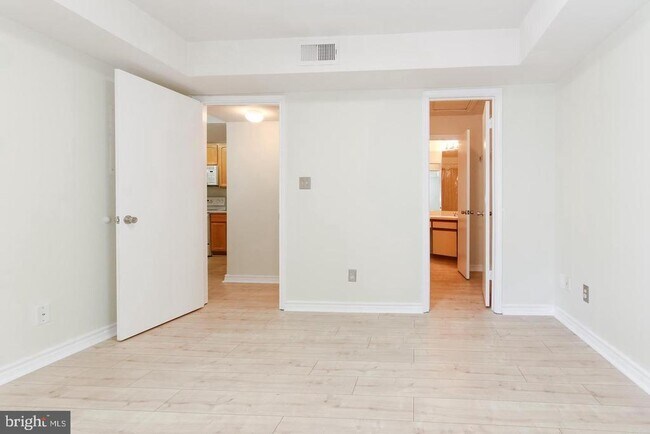 Building Photo - 3916 Penderview Dr