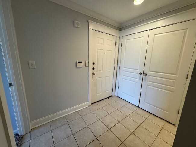 Building Photo - Available Now! 2 Bed/2 Bath in The Woodlands!