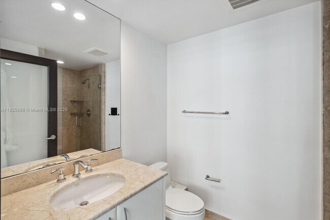Building Photo - 1331 Brickell Bay Dr