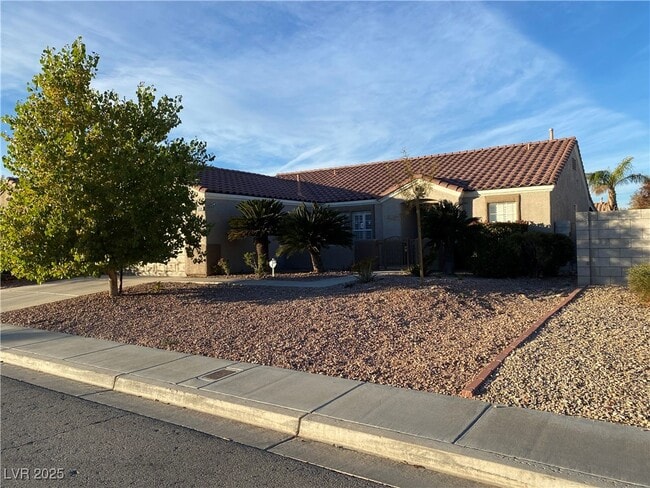 Primary Photo - 556 Green Gables Ave