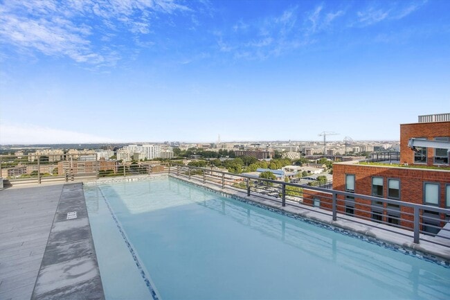 Building Photo - Fabulous 1 Bed/1 Bath condo at The Avidian...