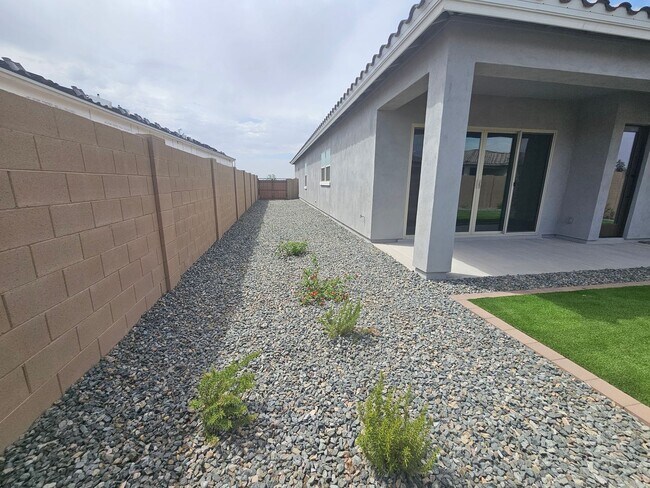 Building Photo - 2942 Manzanilla Ave