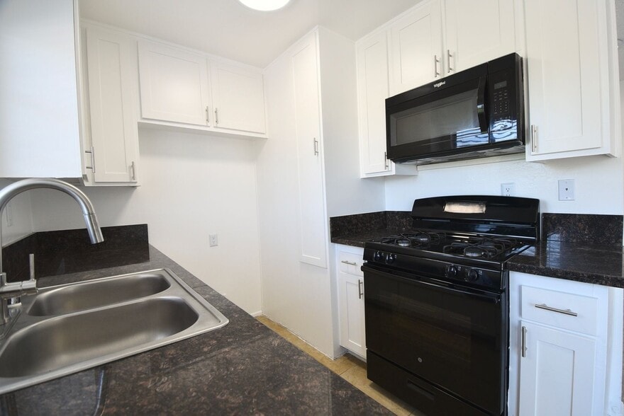 Building Photo - 5921 Whitsett Ave