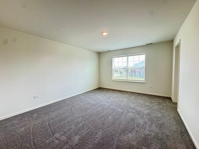 Building Photo - 15036 W Cyrus Dr