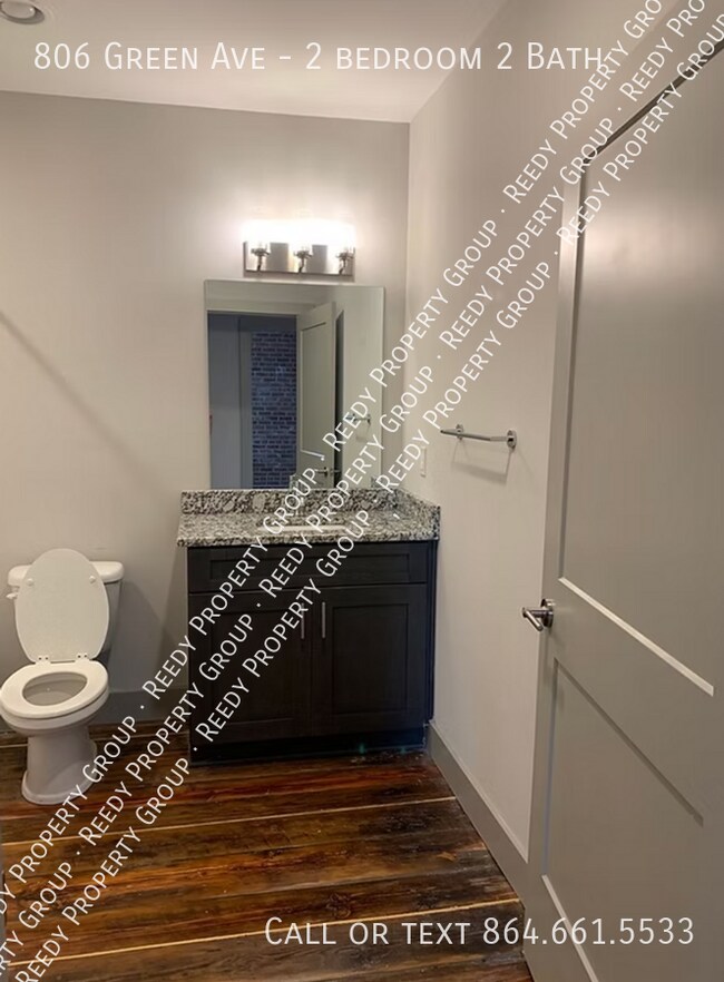 Building Photo - 806 Green Ave